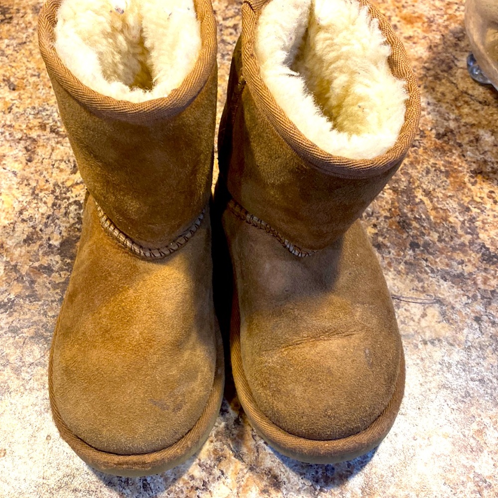 Childrens UGG boots, toddler 9